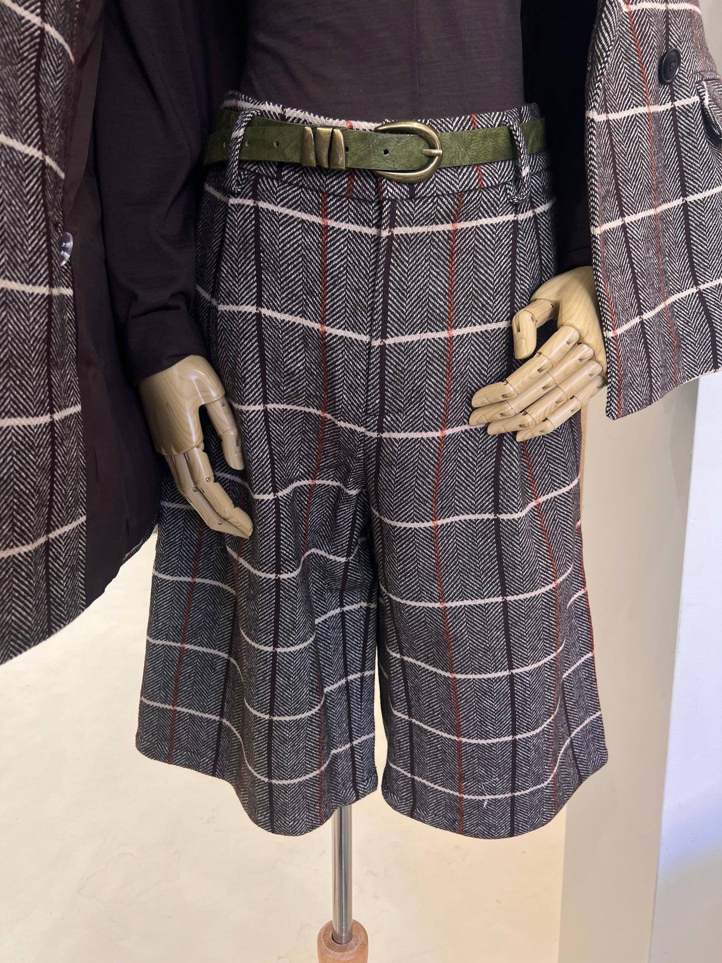 Mondara Shorts