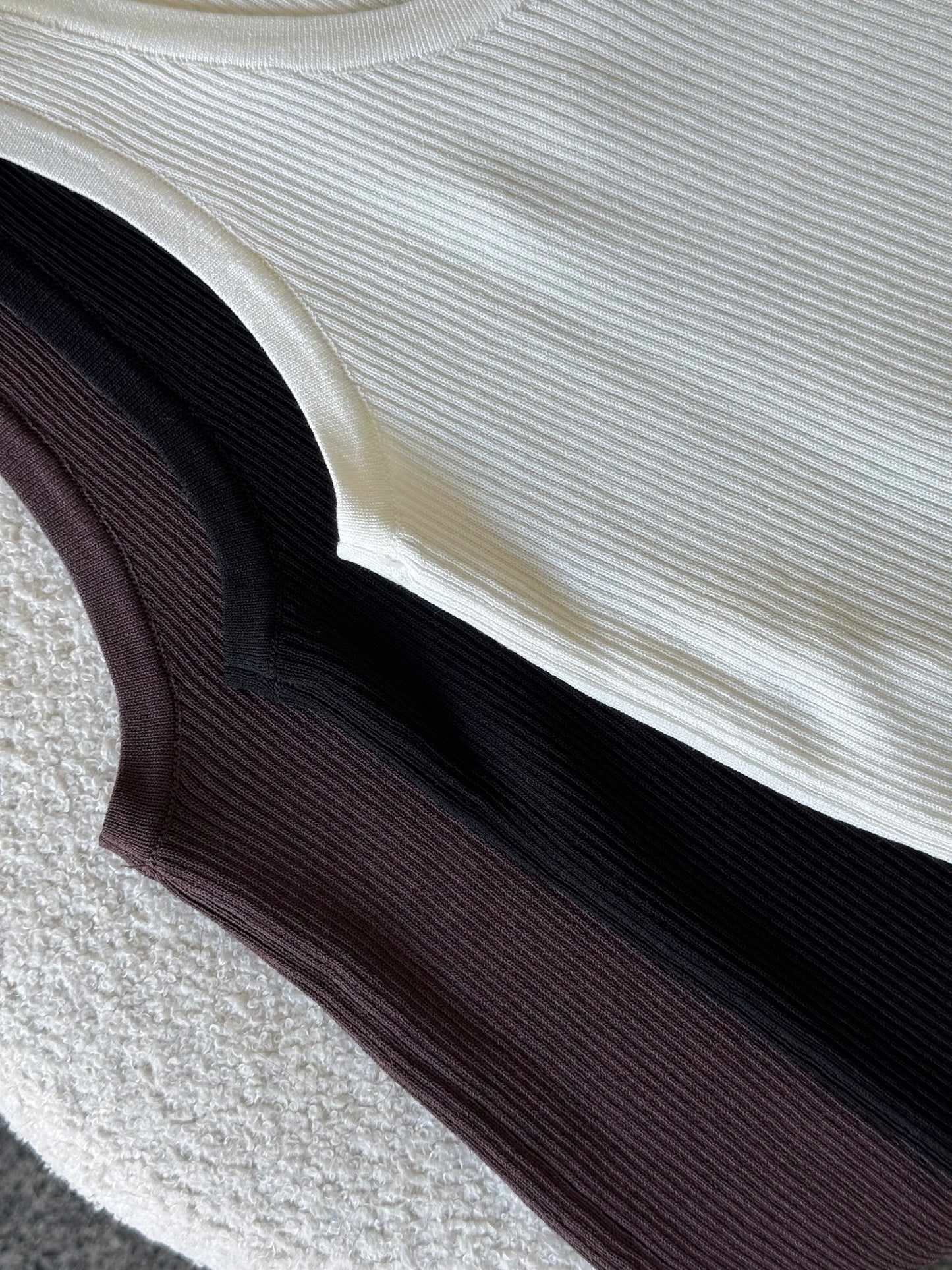 Top White - Black - Chocolate