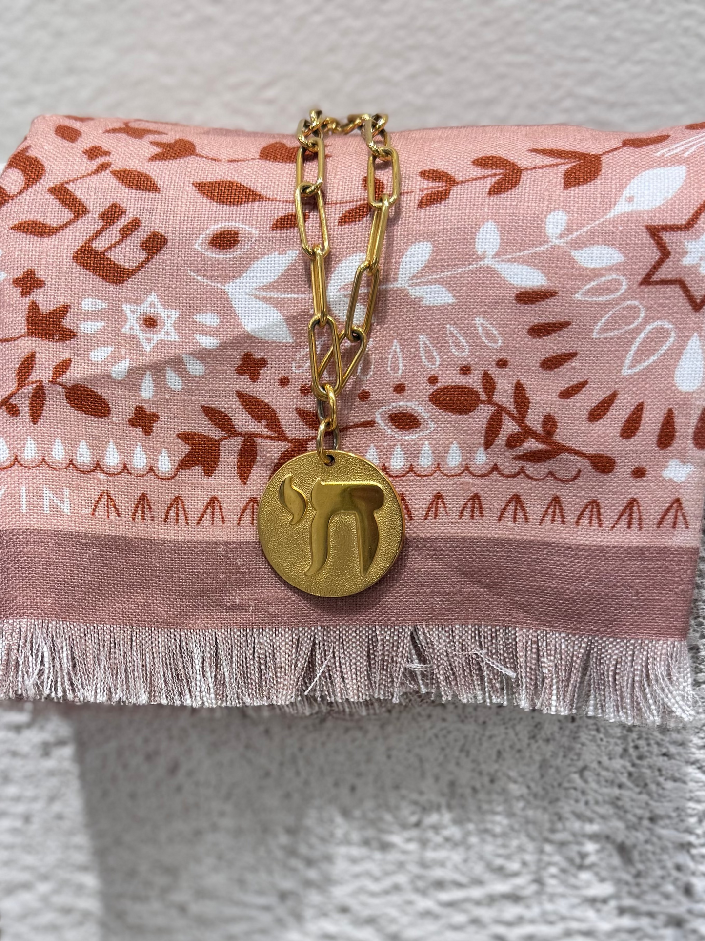 Gold chunky chai necklace