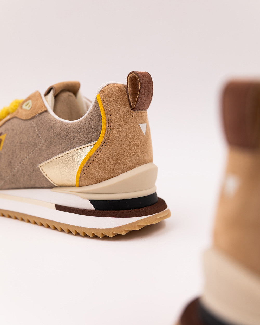 0’105 ZEROCENTCINO Lola Latte tan sneakers
