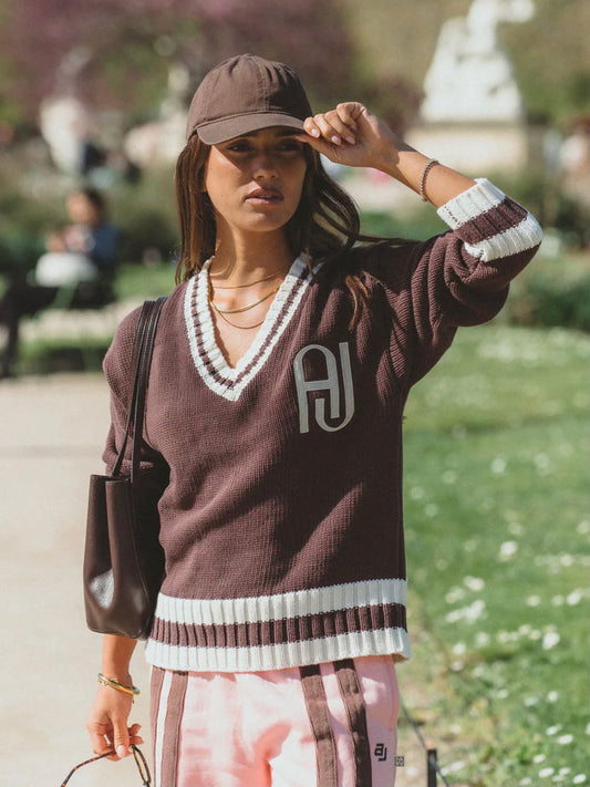 AJ V NECK KNIT SWEATER CHICORY COFFEE