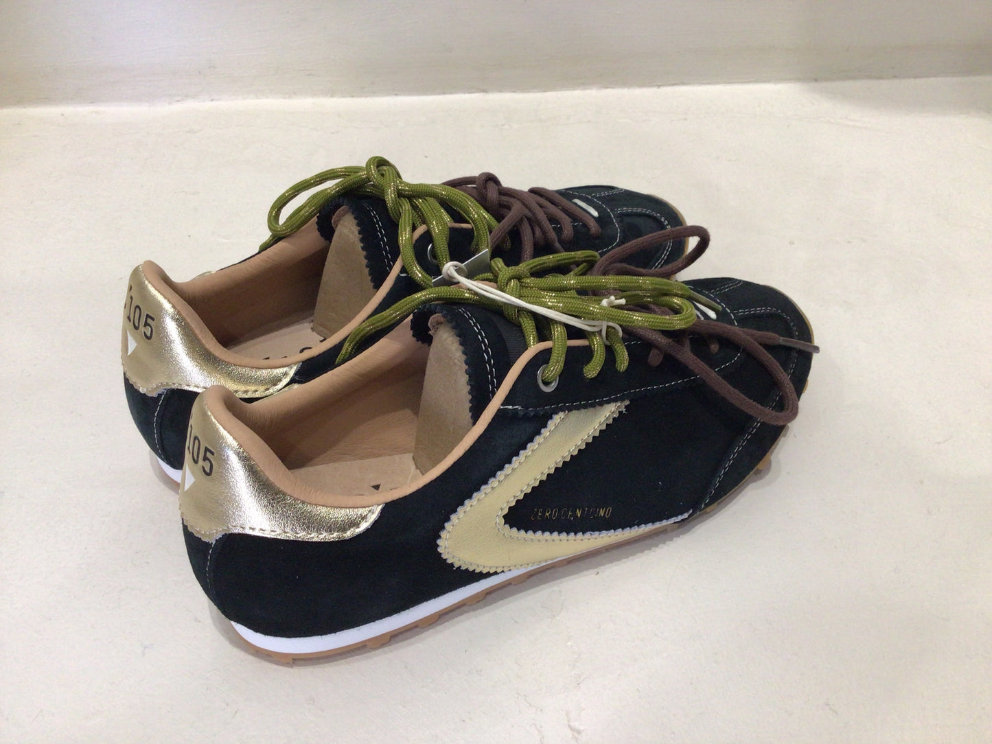 0-105 sneakers- Astra black & gold