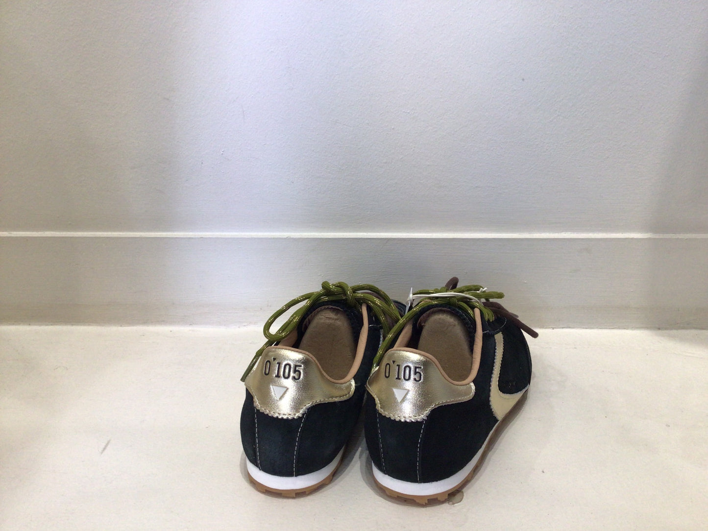 0-105 sneakers- Astra black & gold