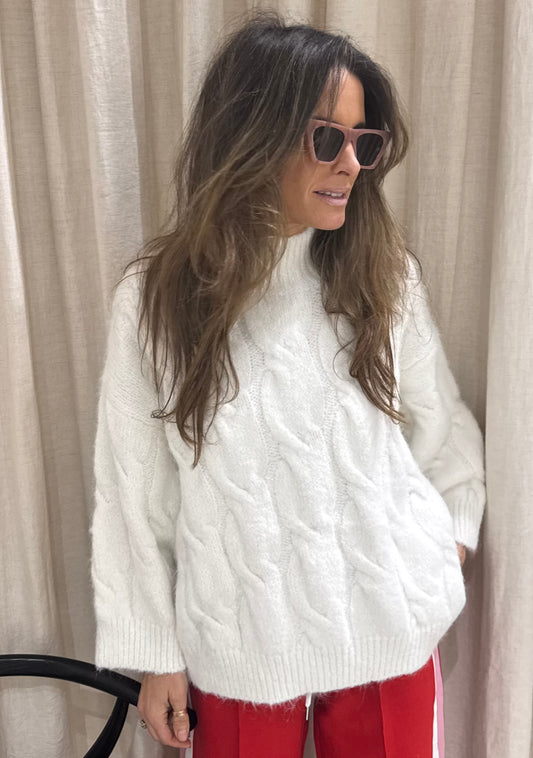 White Closet White Knit